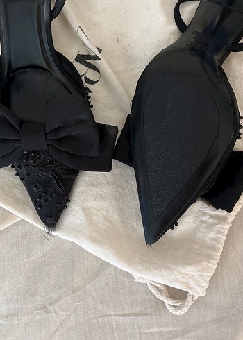 Zara Siyah Nakışlı Fiyonklu Stiletto Topuklu Ayakkabı