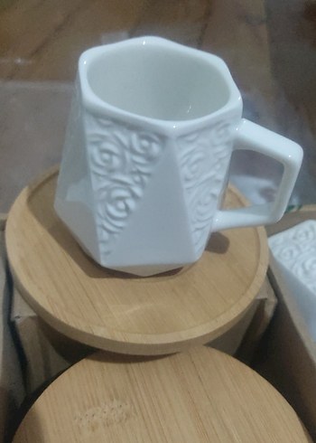 Kabartmalı Beyaz Seramik .bambu tabaklı Fincan takımı