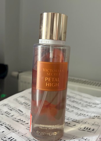 Victoria's Secret Petal High Kadın Parfümü 250 ml