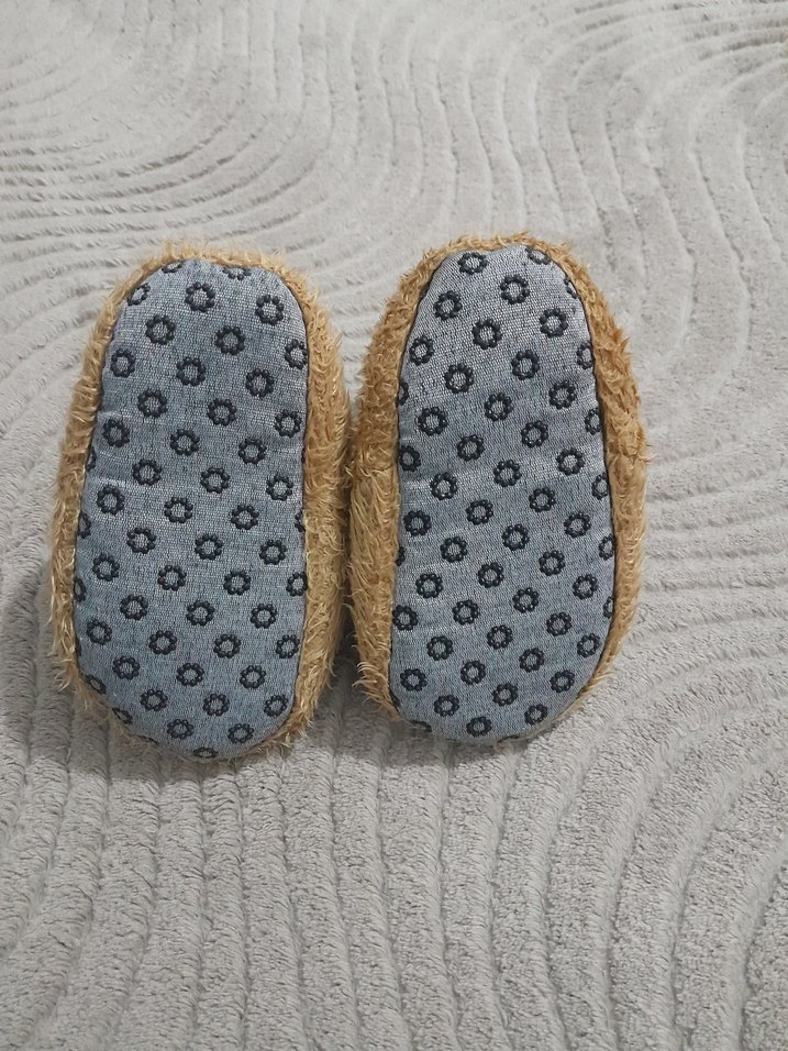 Kız Erkek Çocuk Kahverengi Kürklü Nakışlı Ev Terliği - Görsel 3