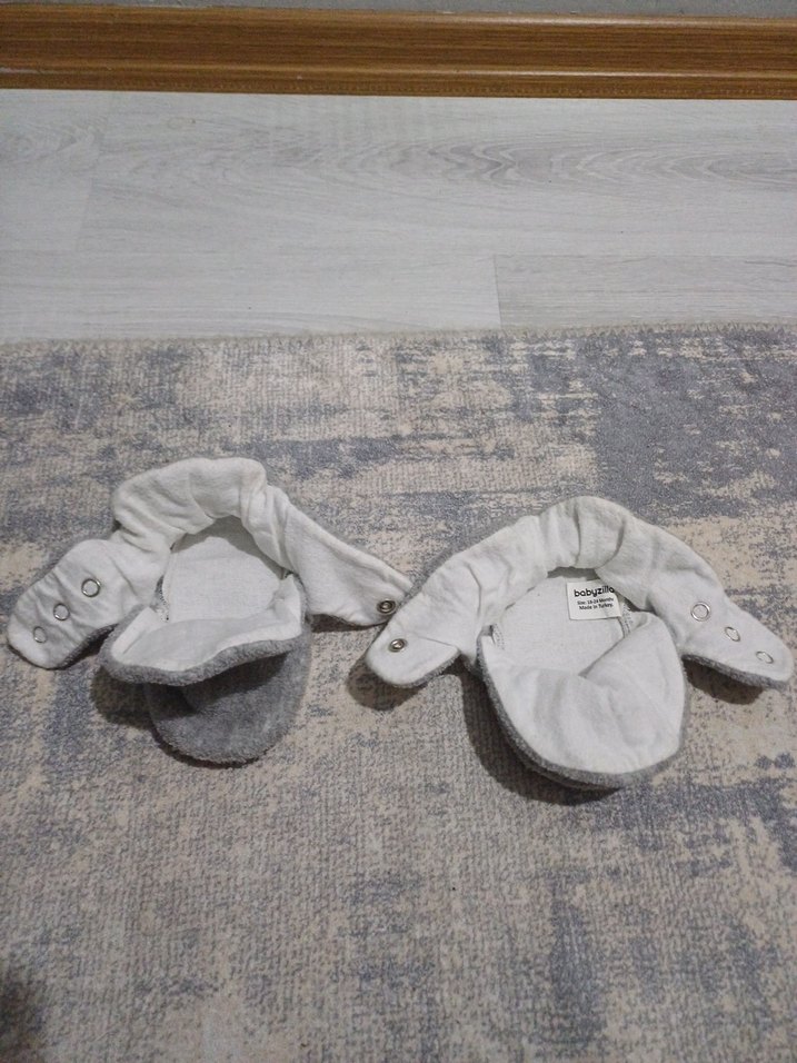 Düğmeli Erkek Çocuk Gri Sıcak Ev Terliği - Görsel 4