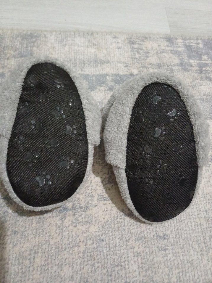 Düğmeli Erkek Çocuk Gri Sıcak Ev Terliği - Görsel 2