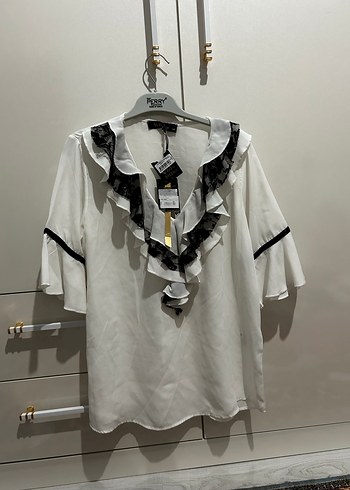 V Yaka Fırfırlı Kadın Mini Bluz - Görsel 2