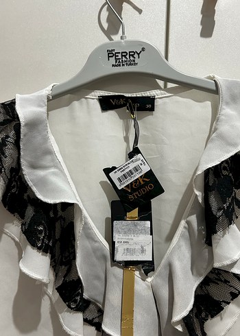 V Yaka Fırfırlı Kadın Mini Bluz - Görsel 6