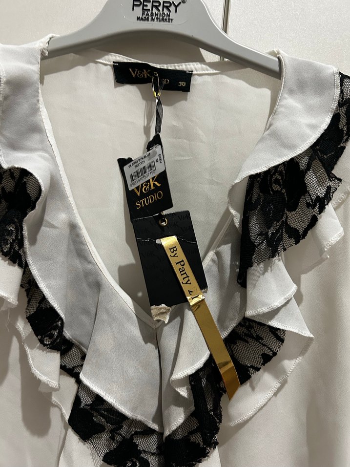 V Yaka Fırfırlı Kadın Mini Bluz - Görsel 4