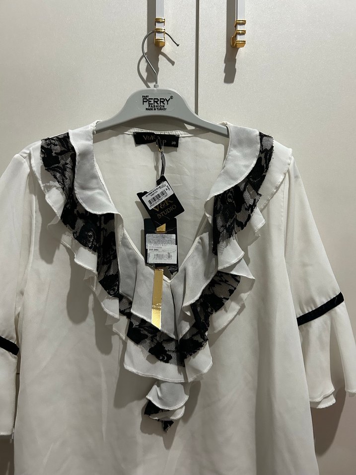 V Yaka Fırfırlı Kadın Mini Bluz - Görsel 5