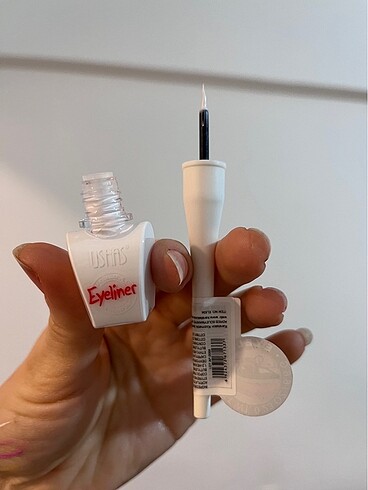 NYX Beyaz ince eyeliner