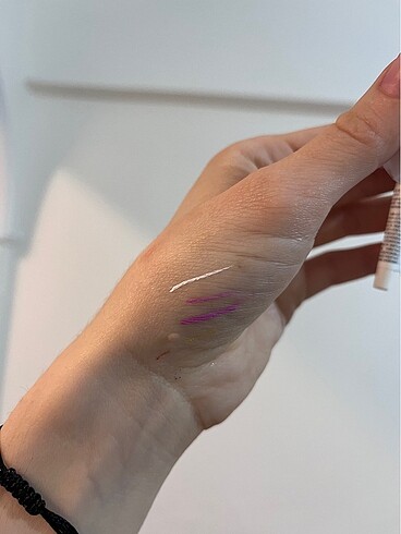 Beden Renk Beyaz ince eyeliner