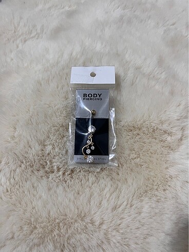 Sallantılı göbek piercing - Görsel 2