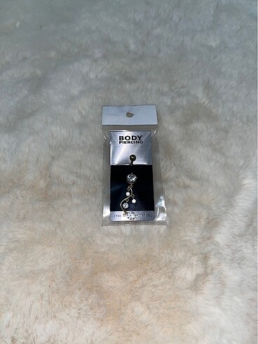 Sallantılı göbek piercing - Görsel 4