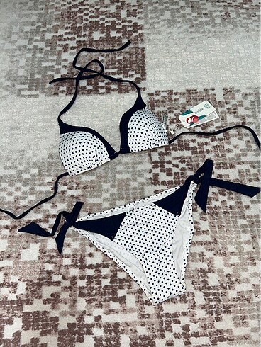 Puantiyeli bikini takımı