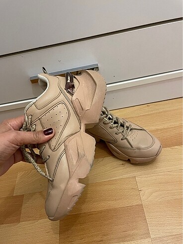 37 Beden Nude spor ayakkabı