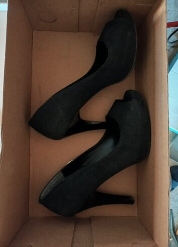 Fazla kullanilmamis topuklu ayakkabılar - Görsel 3