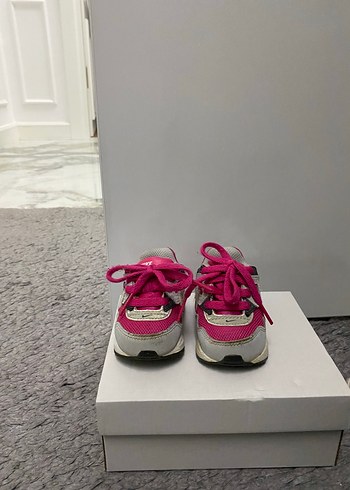 Nike Kız Çocuk Pembe Bağcıklı Spor Ayakkabı