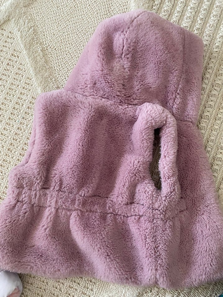 Kız Çocuk Kapüşonlu Pembe Peluş Yelek - Görsel 3