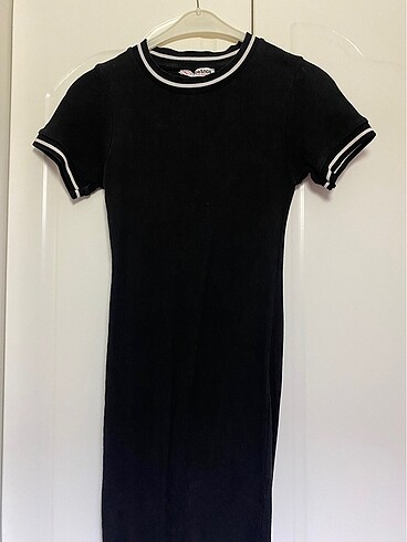 Bershka Siyah vucudu saran midi boy elbise