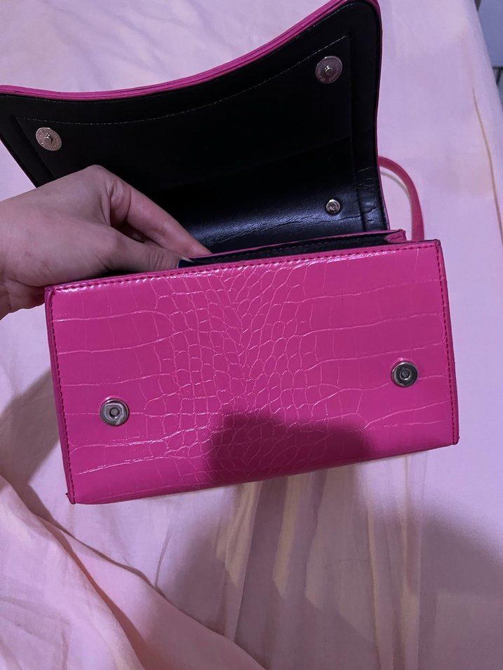 Zincir Detaylı Pembe Yılan Desenli Deri Çanta - Görsel 3