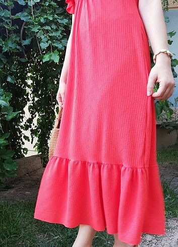 36 Beden kırmızı Renk Zara Fırfır Detaylı Elbise