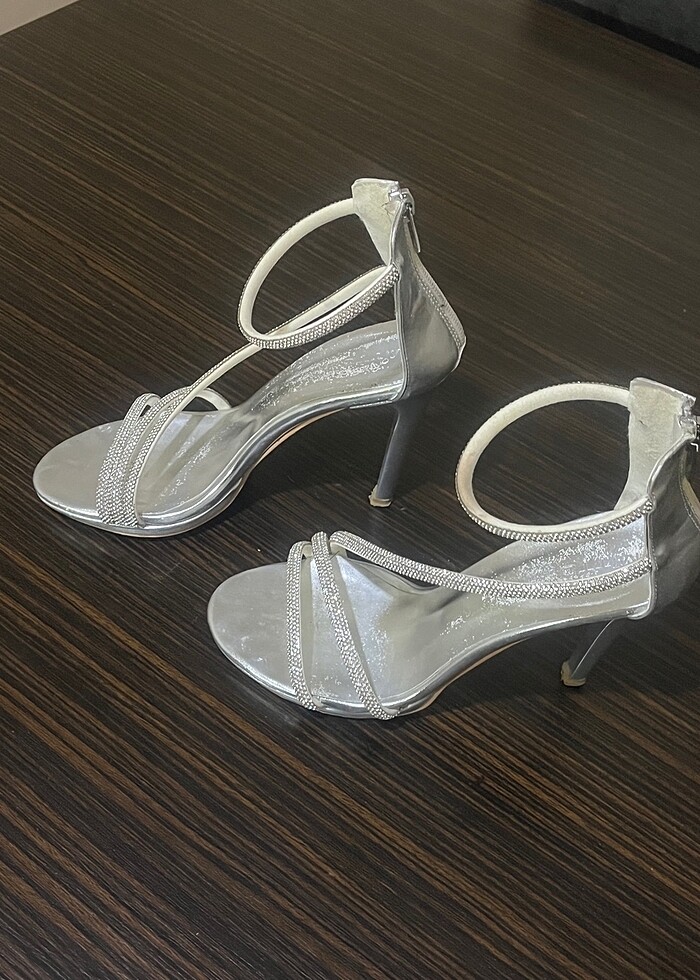 Gümüş rengi topluluk sandalet - Görsel 2