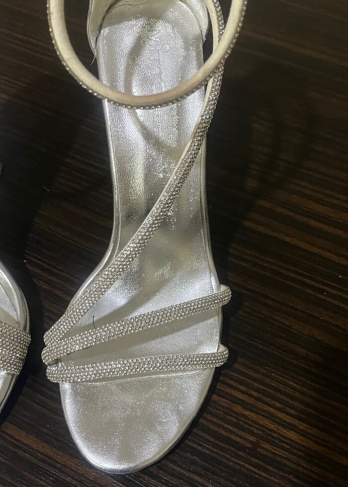 Gümüş rengi topluluk sandalet - Görsel 4