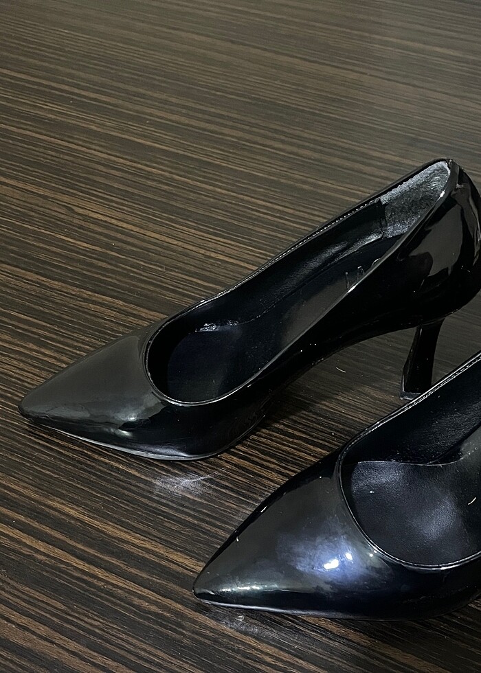 Siyah topuklu ayakkabı - Görsel 3