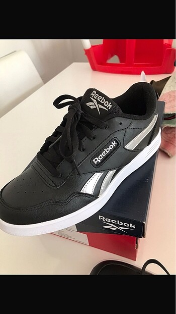 Orjinal Reebok ayakkabı. Bir kere kullanıldı Sıfırı şu an 2500 