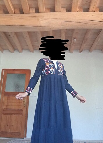 İşlemeli tesettür elbise