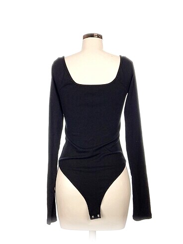 m Beden IAMNOTBASIC Bluz %70 İndirimli.