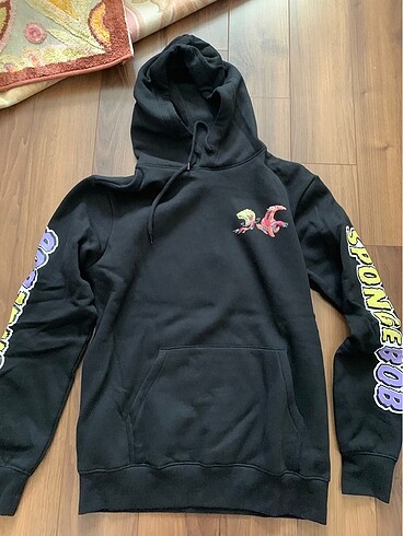 Bershka siyah hoodie süngerbob