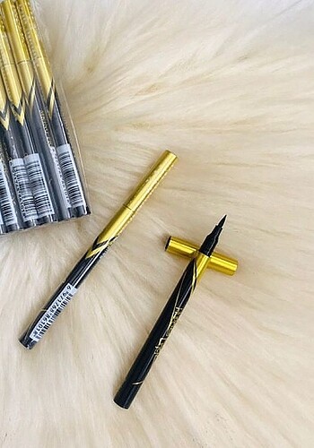 Siyah eyeliner