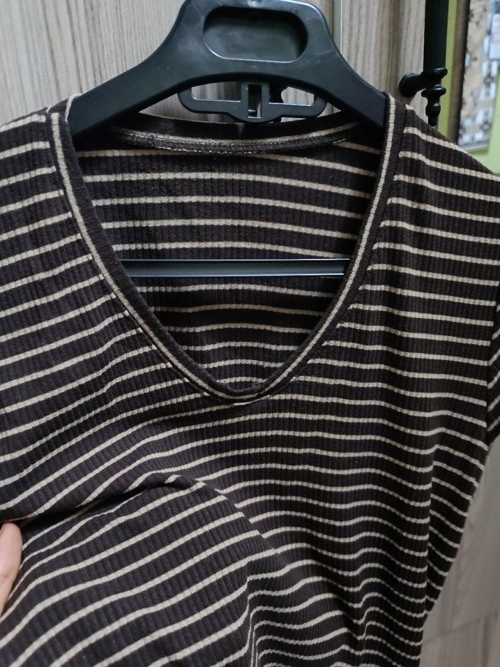 Kısa Kollu V Yakalı Çizgili Kadın Tişört - Görsel 2