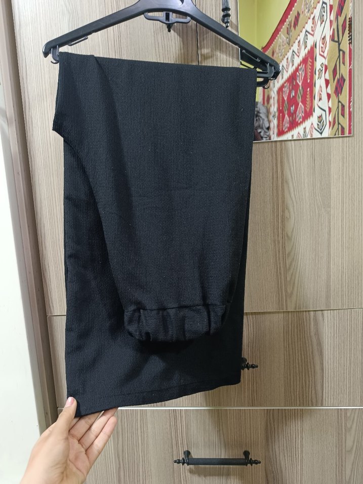 Kadın Siyah Pilili Kumaş Pantolon - Görsel 2