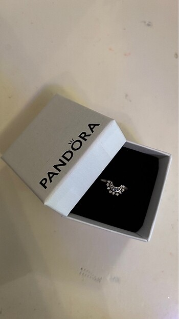 pandora yüzük ve oversize kesim tshirt
