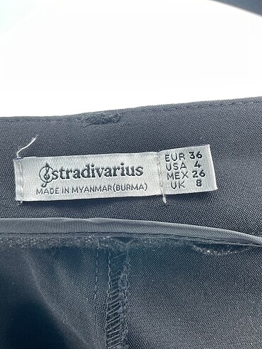 36 Beden siyah Renk Stradivarius Kumaş Pantolon %70 İndirimli.