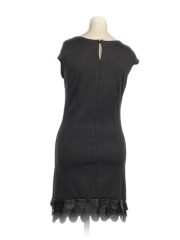 s Beden PreLoved Kısa Elbise %70 İndirimli.