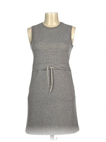 PreLoved Kısa Elbise %70 İndirimli.