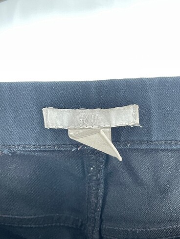 34 Beden siyah Renk H&M Skinny %70 İndirimli.