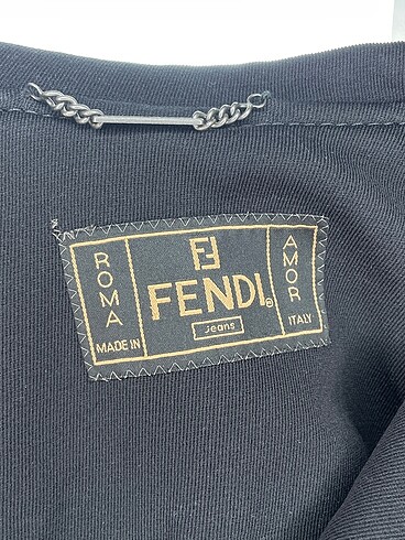 s Beden siyah Renk Fendi Kaban %70 İndirimli.