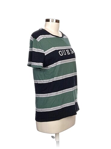 Guess Guess T-shirt %70 İndirimli.