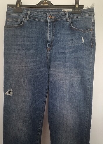 32 Beden Asimetrik Paça Detaylı Kot Jeans Pantolon (Defacto)