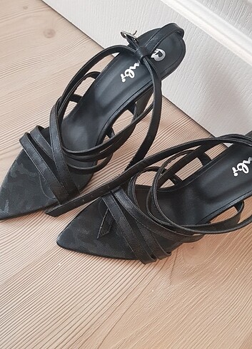 40 Beden siyah Renk Topuklu ayakkabi
