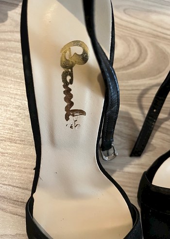 Siyah Yılan Desenli Tokalı Stiletto