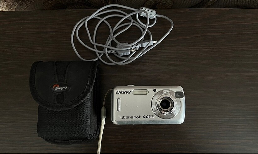 Sony Cyber-shot DSC-S600