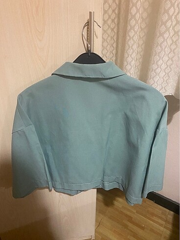 38 Beden Trendyolmilla crop kısa kollu gömlek