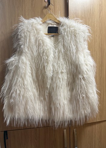 zara Beyaz Kürk Detaylı Midi Yün Yelek - Görsel 2