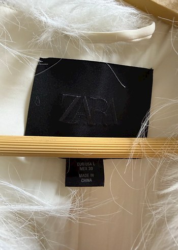 zara Beyaz Kürk Detaylı Midi Yün Yelek - Görsel 3