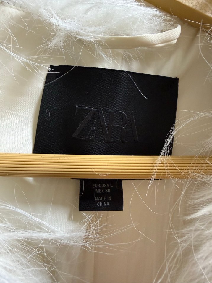 zara Beyaz Kürk Detaylı Midi Yün Yelek - Görsel 3