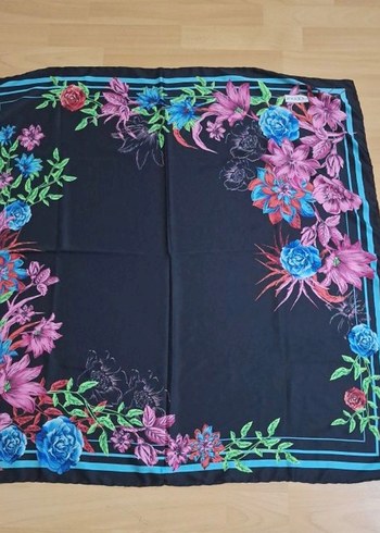 Çiçek Desenli İpek Görünümlü Kadın Eşarp - Görsel 3