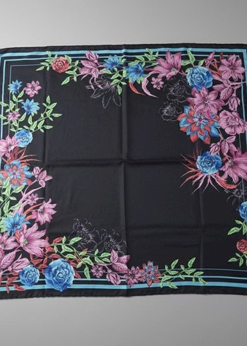 Çiçek Desenli İpek Görünümlü Kadın Eşarp - Görsel 2