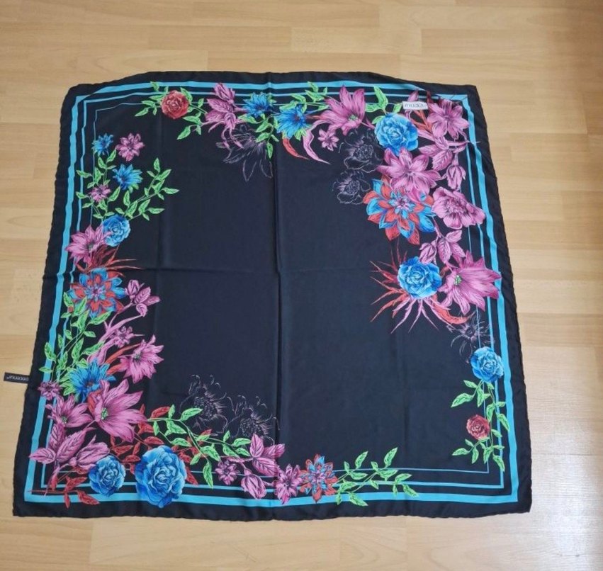 Çiçek Desenli İpek Görünümlü Kadın Eşarp - Görsel 3